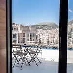 Bliss Luxury Apartamets & Suits Sarandë
